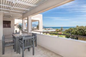 5 bedroom Traditional Fishermans old Gem w panoramic views, Bloubergstrand, Cape Town