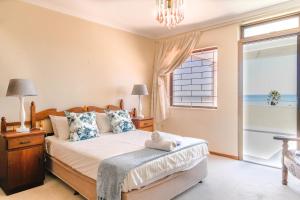5 bedroom Traditional Fishermans old Gem w panoramic views, Bloubergstrand, Cape Town