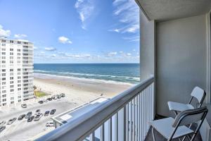 ‘Vacation Vibe’ Condo: Eleventh-Floor Ocean Views