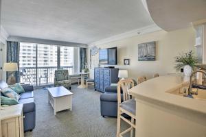 ‘Vacation Vibe’ Condo: Eleventh-Floor Ocean Views