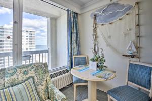 ‘Vacation Vibe’ Condo: Eleventh-Floor Ocean Views