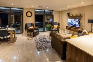 Stay at The Point- Royal Relaxing Retreat