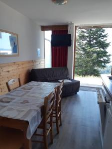 Appartements Sorbiers A02 a Chamrousse 1700 en rez de jardin plein sud : photos des chambres