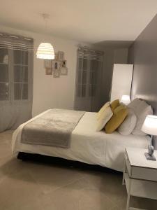 Cosy By DREAM APARTMENTS