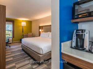 Standard King Room room in Holiday Inn Express Hotel & Suites Jacksonville-South an IHG Hotel