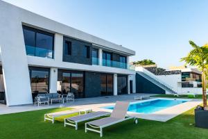 Blue Horizon Resort by Monte Leon