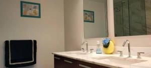 WaterFalls Hotel - Suite in Falls Downtown with pool