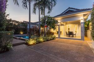 Honeybee Pool Villa Smooth as Silk