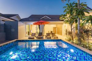 Honeybee Pool Villa Smooth as Silk