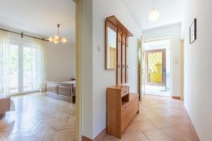 Apartment Beti with Balcony