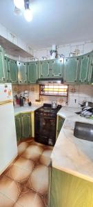 Casona LA FLORIDA con parque y pileta, a una cuadra del río