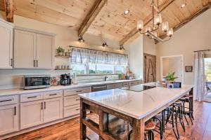 Chic Williamstown Retreat with Pool and Hot Tub!