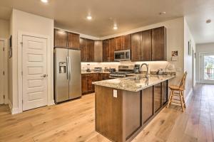 1 Mi to Ski Slopes! Mtn-View Condo in Keystone