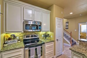 Walk to Ocean Lakefront Dickinson Stucco House!