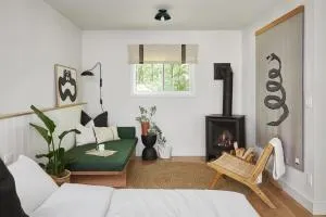 Somewhere Inn Calabogie - Dacre