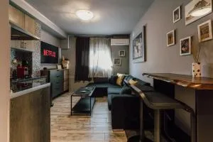 Lef Lodging - Kalamariá