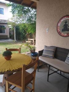 Suite para casal com espaço gourmet, entre mar e lagoa.