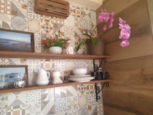 Suite para casal com espaço gourmet, entre mar e lagoa.