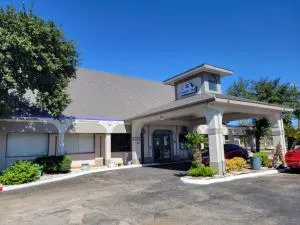 Knights Inn San Antonio near Frost Bank Center - Elmendorf