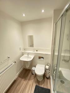3 Bedrooms double or single beds, 2 PARKING SPACES! WIFI & Smart TVs, Balcony