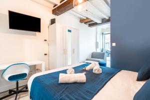 Appartements La WAIDE Beau studio centre ville WIFI NETFLIX tout equipe : photos des chambres