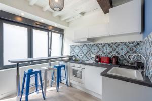 Appartements La WAIDE Beau studio centre ville WIFI NETFLIX tout equipe : photos des chambres
