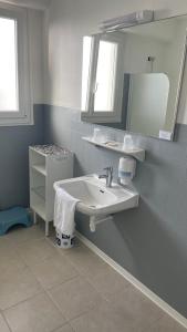 Hotels Hotel les Alignements : Chambre Double Confort avec Balcon