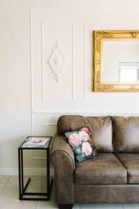 Bright and airy Parisian Gem close to the beach