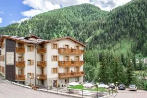 Residence Hotel Santa Maria piscina e wellness - 佩伊奥