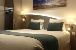 Hotels Contact Hotel Le Provencal Bordeaux Lac avec Bornes electriques : photos des chambres