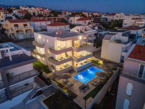 Pool Apartments Villa Meteorite