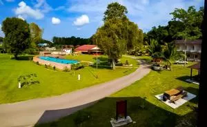 TELUK PENYABUNG RESORT - 任罗宏