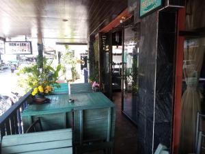 BEN & LEK GUESTHOUSE