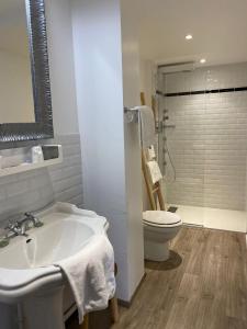 Hotels The Originals Boutique, Hotel La Colonne de Bronze, Saint-Valery-sur-Somme : photos des chambres