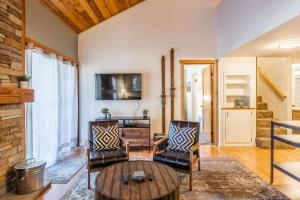 New Listing Updated 1 Bed and Loft 2 Full Bath La Residence IV N7 Sleeps 4 and Steps to Free Shuttle