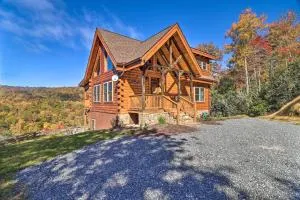 Hilltop Cabin on 5 Acres with Hot Tub and Waterfall! - Unahala