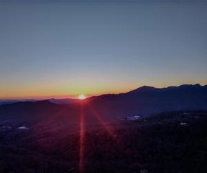Handsome 2BR Condo with Gorgeous Views in Sugar Mountain! condo