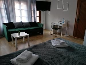 MON Accommodation free parking