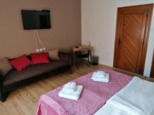 MON Accommodation free parking