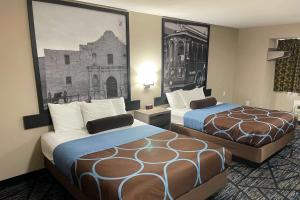 Super 8 by Wyndham San Antonio Downtown NE