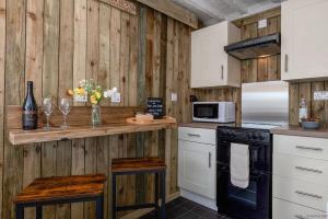 Cozy Log Burner Cottage & On-Site Dog Field