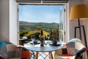 Cozy Log Burner Cottage & On-Site Dog Field