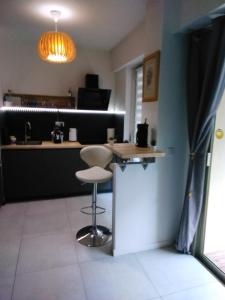 Appartements NICE- GAIRAUT - JARDIN PRIVE- GRAND F1 LUMINEUX-Piscine Collective : photos des chambres