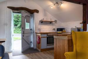 Dog friendly Cottage, Geufron Farm Near Tywyn