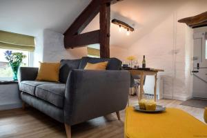 Granary Retreat for 2 inc shared Dog Field