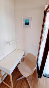 Modern renovated apartment 5 min walk to beach private parking