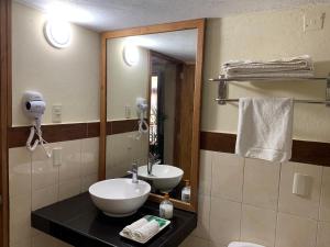 CORTIJO LA CASONA & Bungalow al Pie de la Montaña