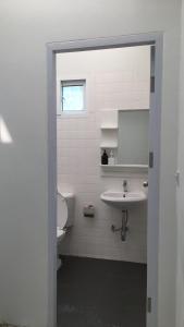 เจริญพาณิชย์ รูมส์