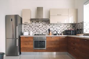 Modern 3 bedroom with AC apartment