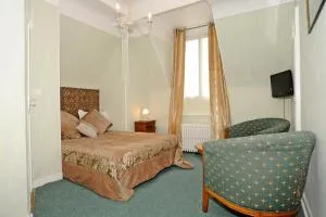 Hotel La Tour - Dampierre-en-Burly